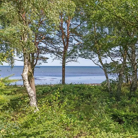 Bro Nyaraló Neksø